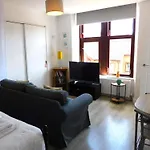 Modern Bright Studio Apartment In South Glasgow